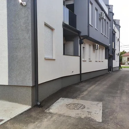 Bellacasa Airportstudio Apartment *