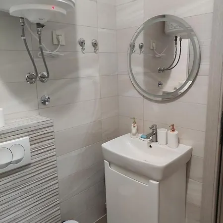 Bellacasa Airportstudio Apartament *