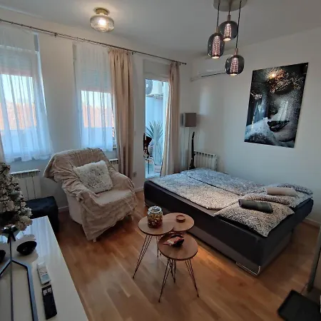 Bellacasa Airportstudio Apartament